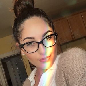 Meet your Posher, Celina